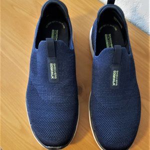 Woman's Skechers GoWalk 6-Size 9 1/2